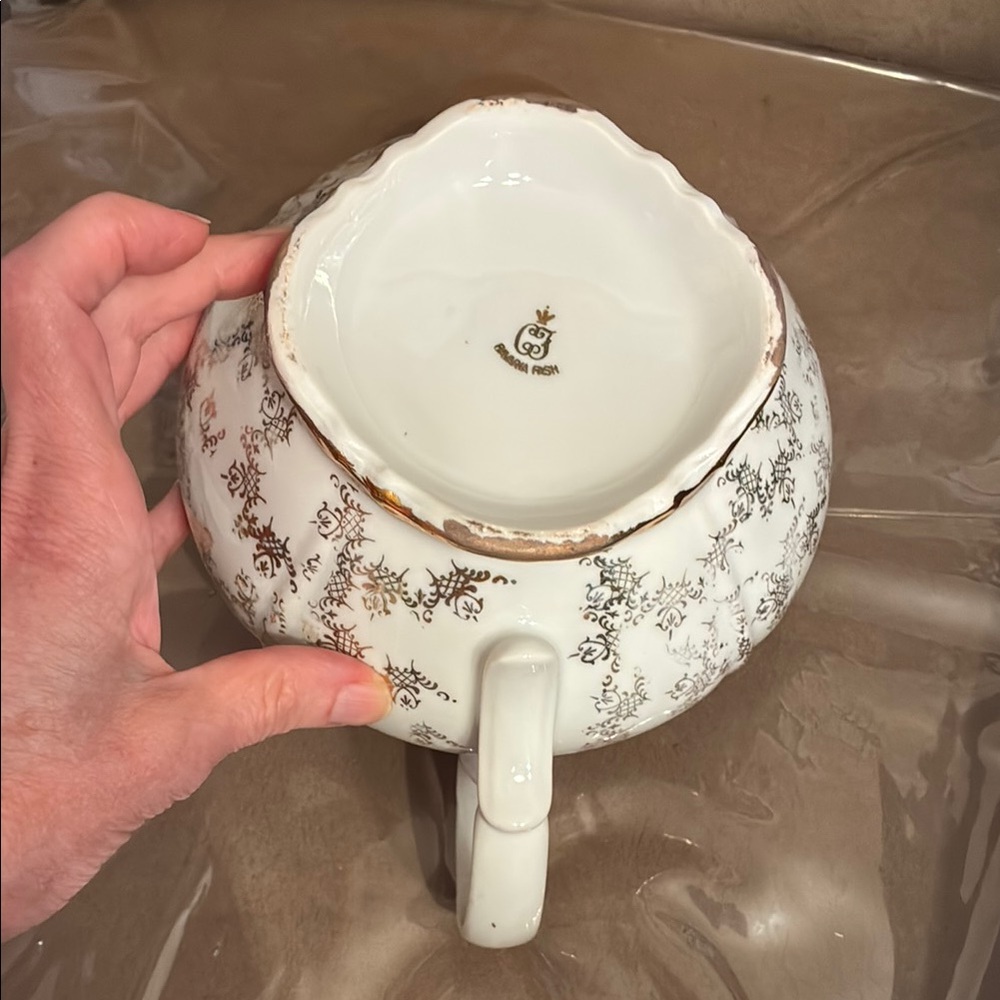 Bavaria Fash Elegant Gold and White Teapot - Picture 10 of 11